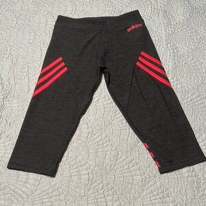 Adidas Girls Black and Red Capri Leggings, EUC (wore Once), Size Small (7/8)